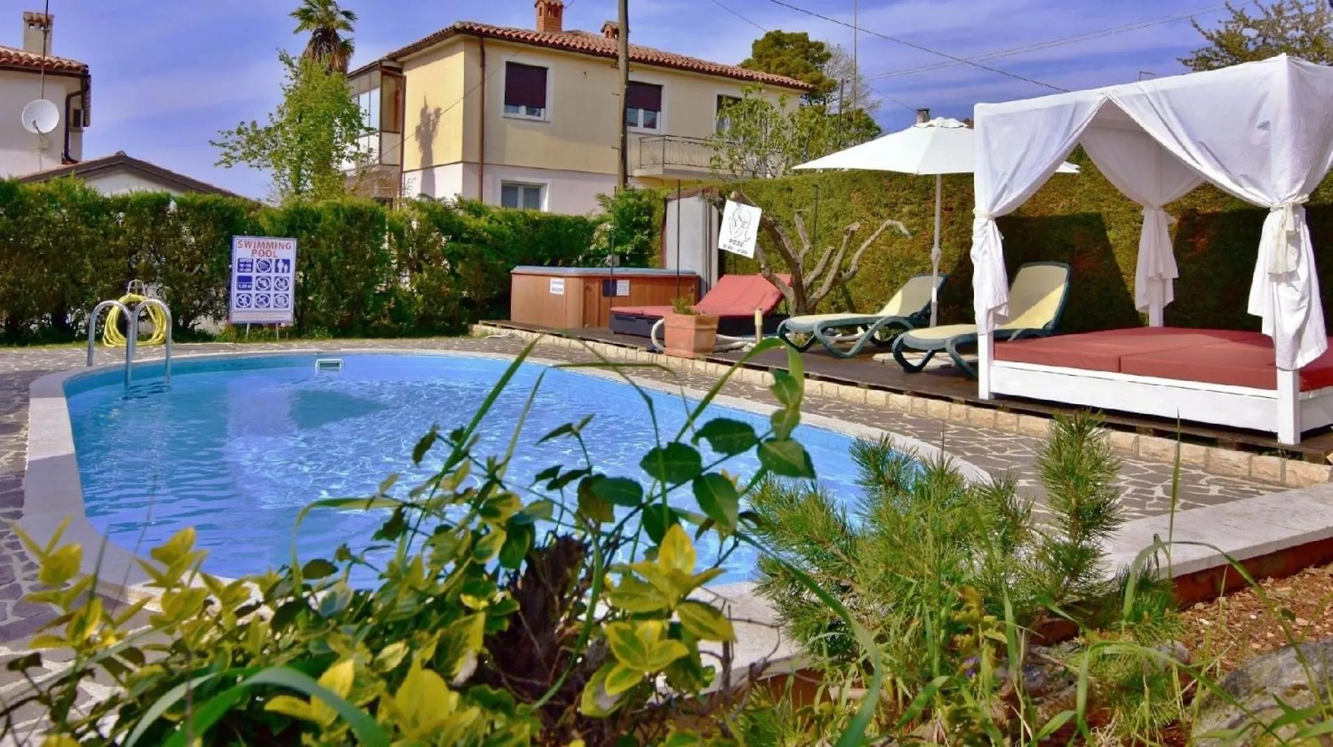 Apartment Nika 6 In Der Residenz Mit Pool Und Whirlpool In Strandnaehe Umag